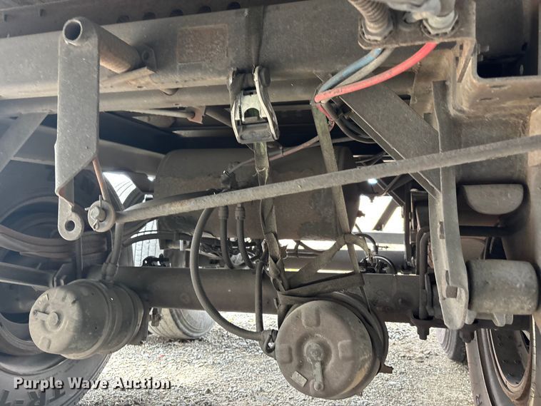 image for item DT0051 2013 Wabash National dry van trailer