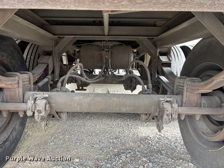 image for item DT0051 2013 Wabash National dry van trailer