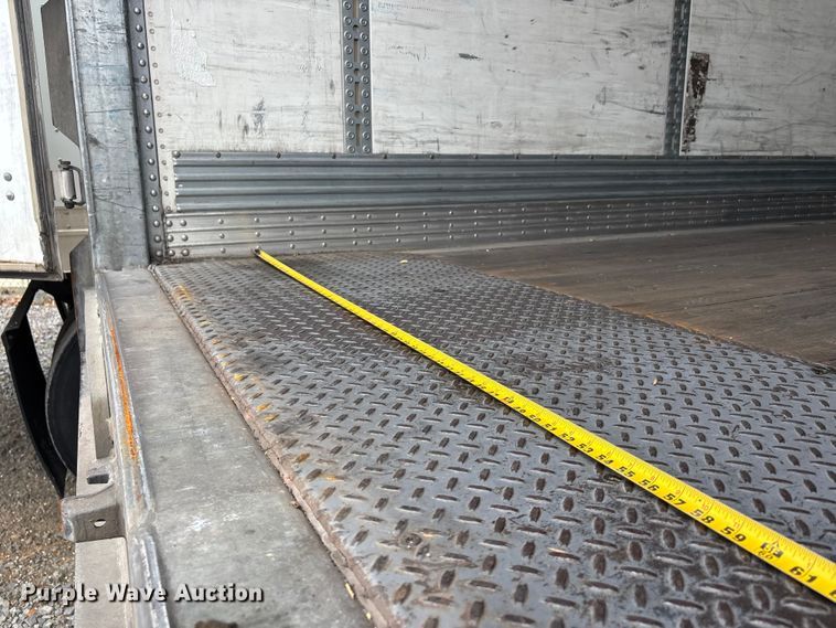 image for item DT0051 2013 Wabash National dry van trailer