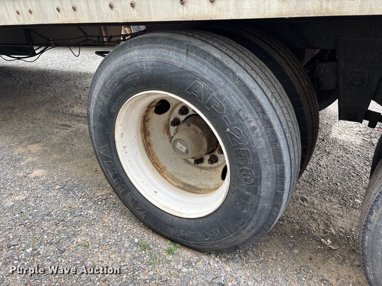 image for item DT0051 2013 Wabash National dry van trailer