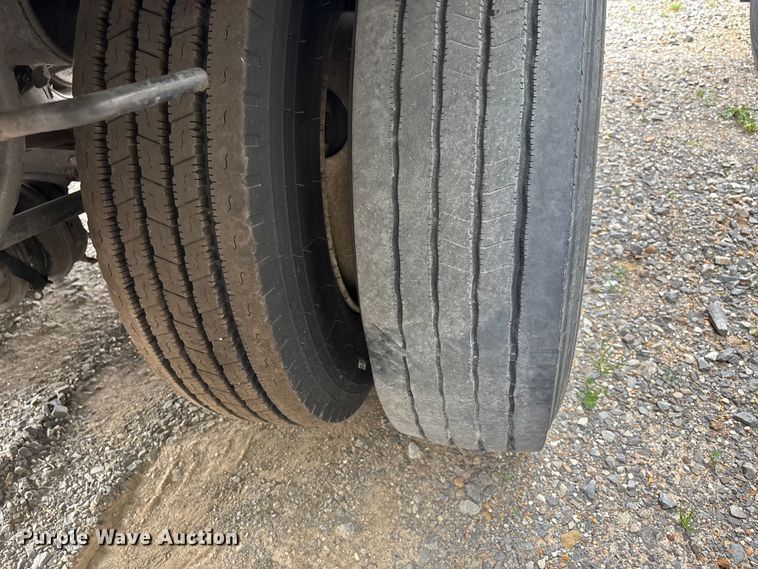 image for item DT0051 2013 Wabash National dry van trailer