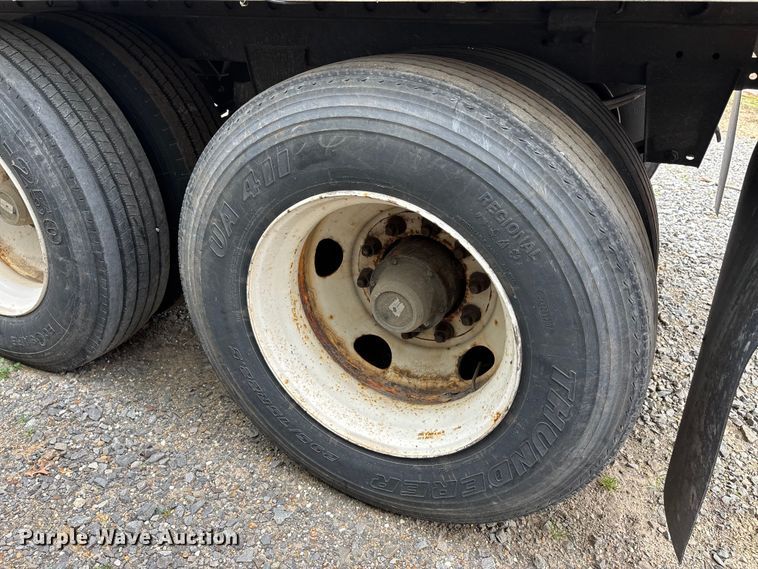 image for item DT0051 2013 Wabash National dry van trailer