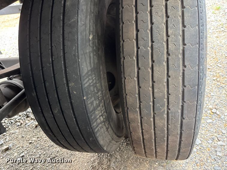 image for item DT0051 2013 Wabash National dry van trailer