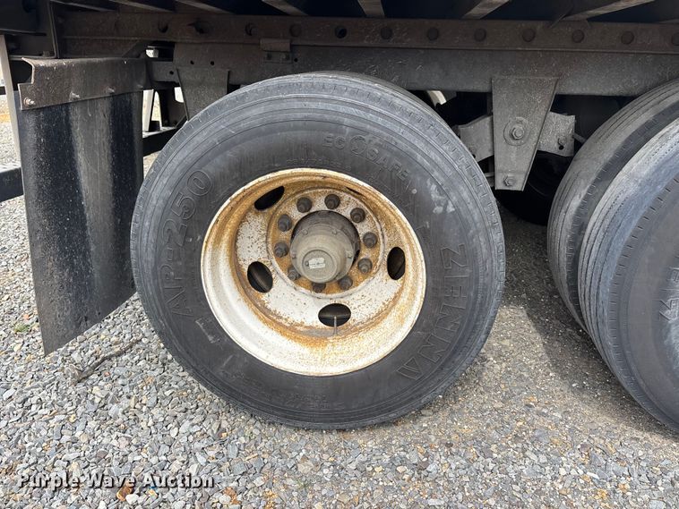 image for item DT0051 2013 Wabash National dry van trailer