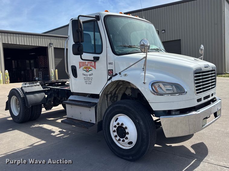 image for item DT0108 2017 Freightliner M2 semi truck