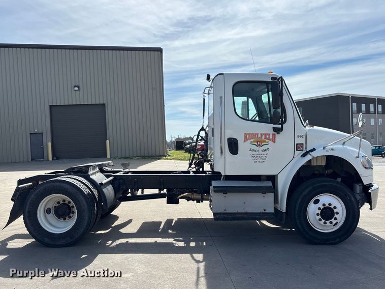 image for item DT0108 2017 Freightliner M2 semi truck