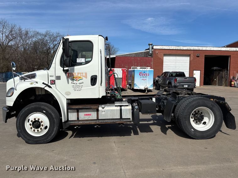 image for item DT0108 2017 Freightliner M2 semi truck