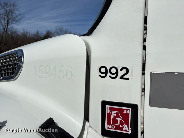 image for item DT0108 2017 Freightliner M2 semi truck
