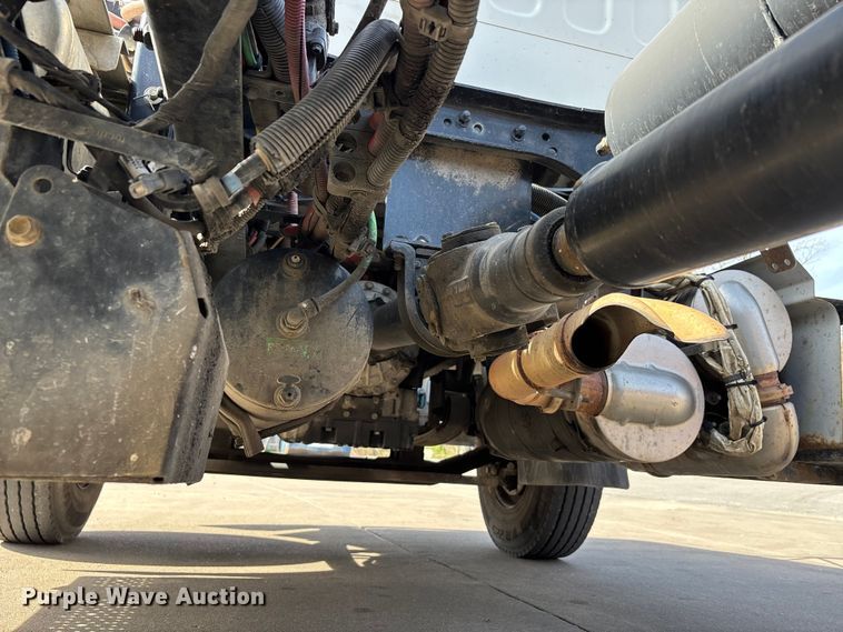 image for item DT0108 2017 Freightliner M2 semi truck