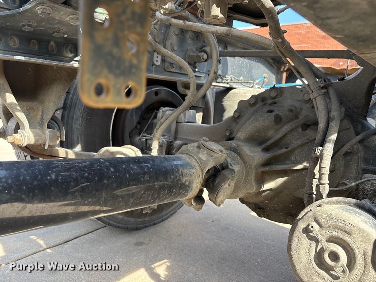 image for item DT0108 2017 Freightliner M2 semi truck