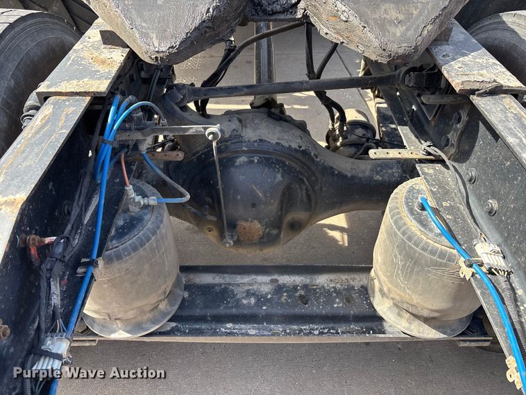 image for item DT0108 2017 Freightliner M2 semi truck