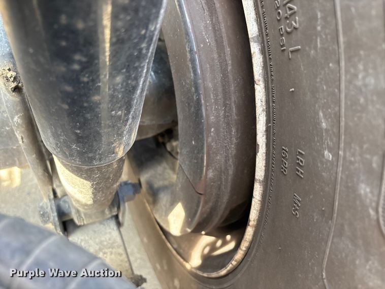 image for item DT0108 2017 Freightliner M2 semi truck