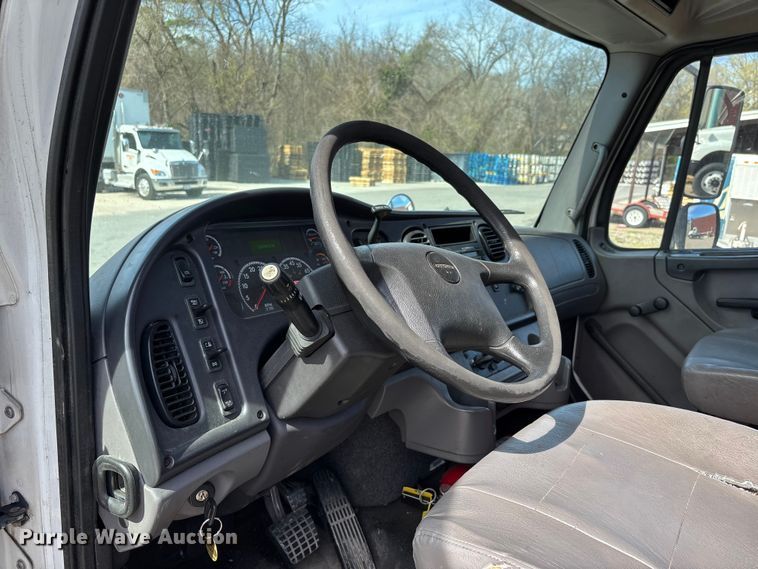 image for item DT0108 2017 Freightliner M2 semi truck