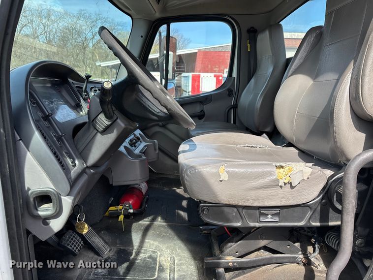 image for item DT0108 2017 Freightliner M2 semi truck