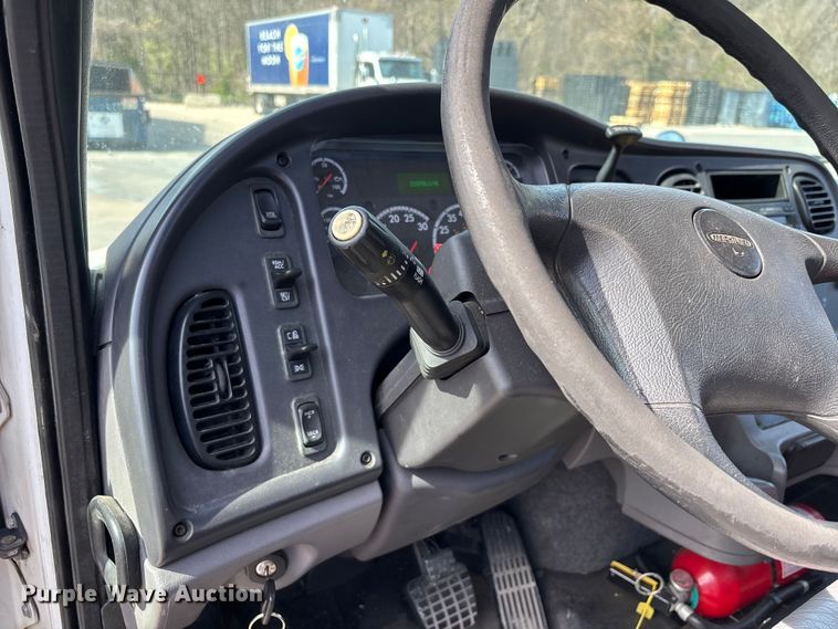 image for item DT0108 2017 Freightliner M2 semi truck