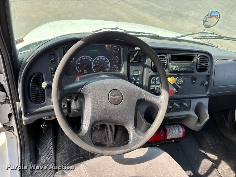 image for item DT0108 2017 Freightliner M2 semi truck