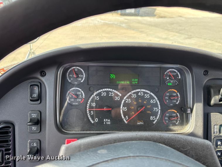 image for item DT0108 2017 Freightliner M2 semi truck