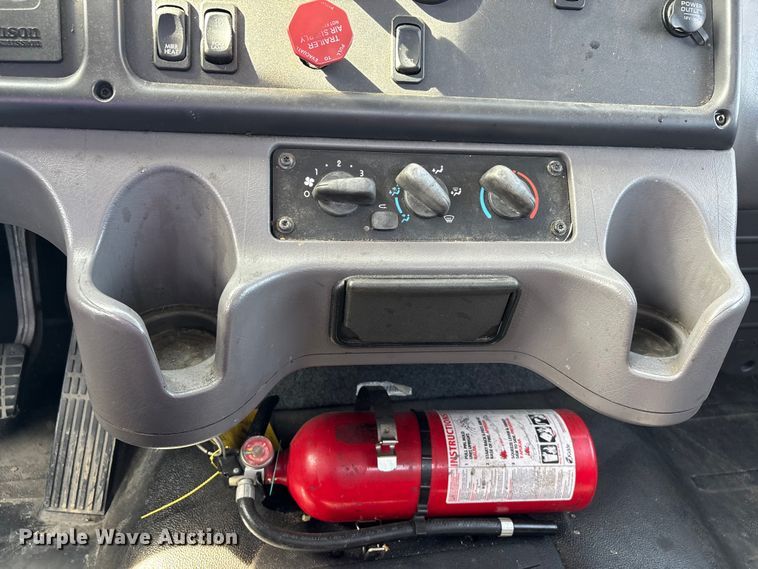 image for item DT0108 2017 Freightliner M2 semi truck