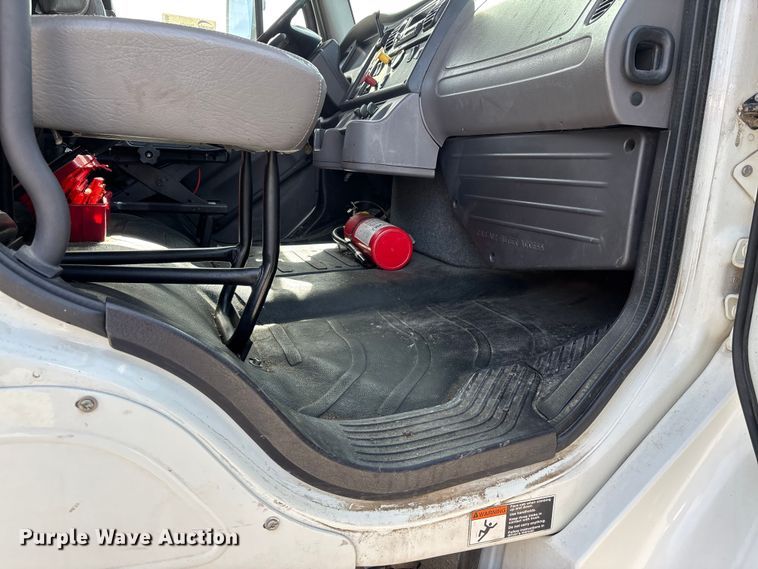 image for item DT0108 2017 Freightliner M2 semi truck