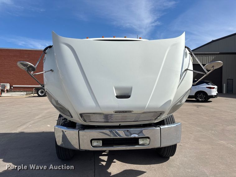 image for item DT0108 2017 Freightliner M2 semi truck