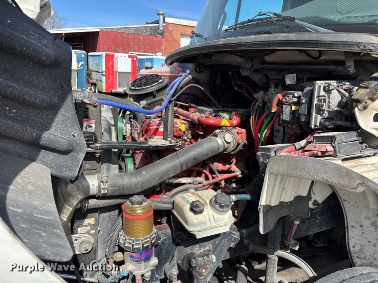 image for item DT0108 2017 Freightliner M2 semi truck