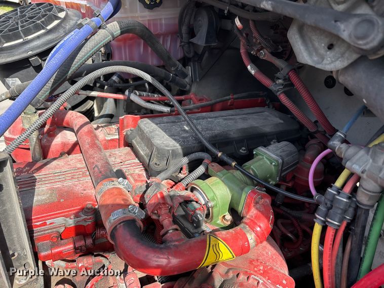 image for item DT0108 2017 Freightliner M2 semi truck