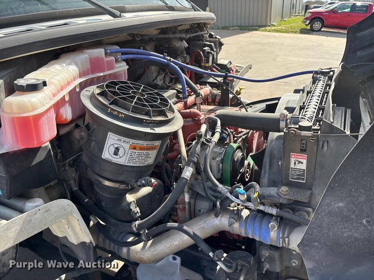 image for item DT0108 2017 Freightliner M2 semi truck