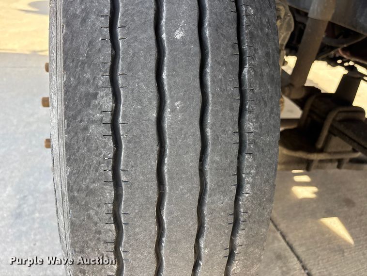 image for item DT0108 2017 Freightliner M2 semi truck