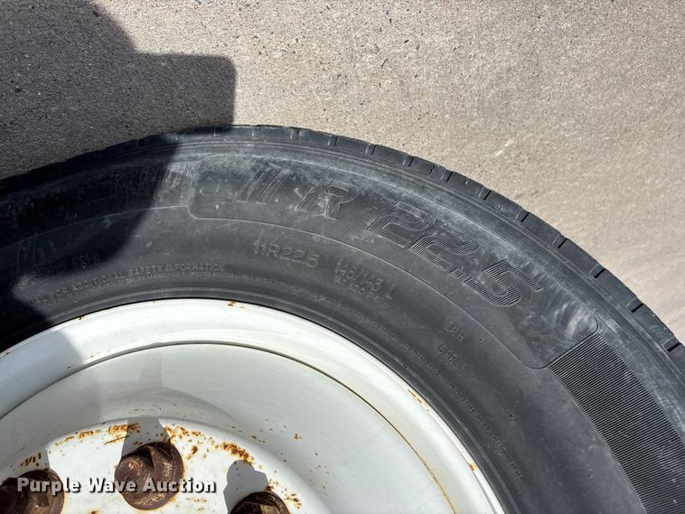 image for item DT0108 2017 Freightliner M2 semi truck