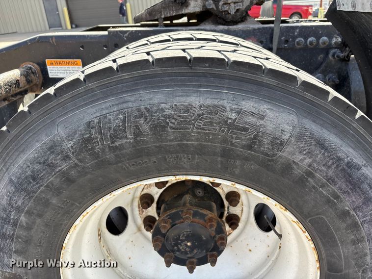 image for item DT0108 2017 Freightliner M2 semi truck