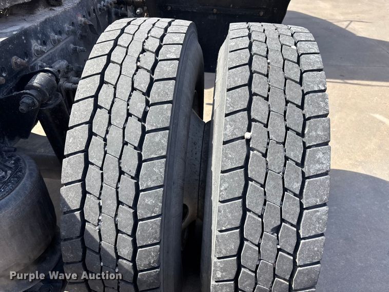 image for item DT0108 2017 Freightliner M2 semi truck