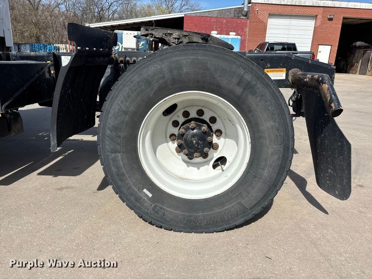 image for item DT0108 2017 Freightliner M2 semi truck