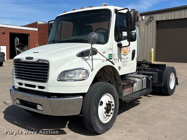 image for item DT0109 2017 Freightliner M2 semi truck