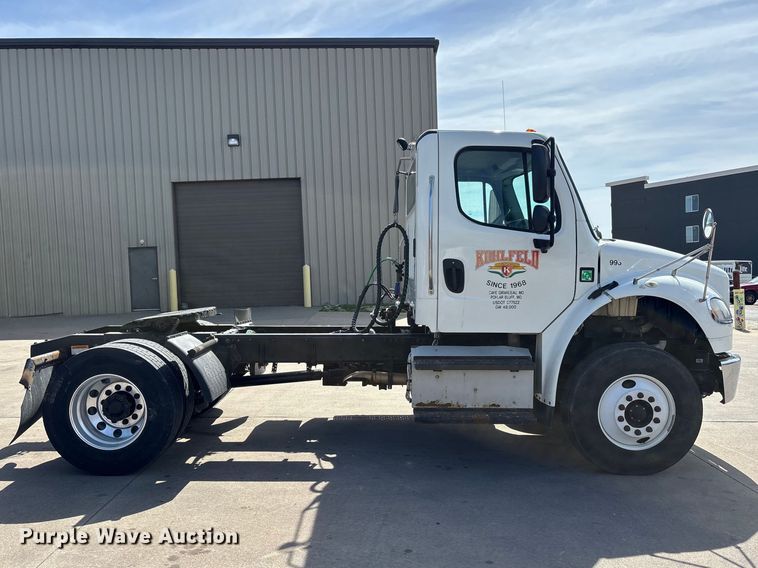 image for item DT0109 2017 Freightliner M2 semi truck