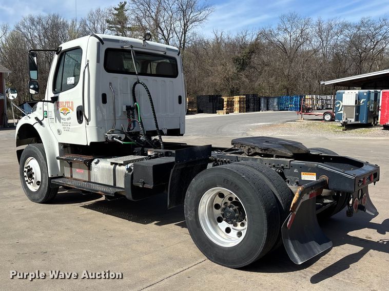 image for item DT0109 2017 Freightliner M2 semi truck