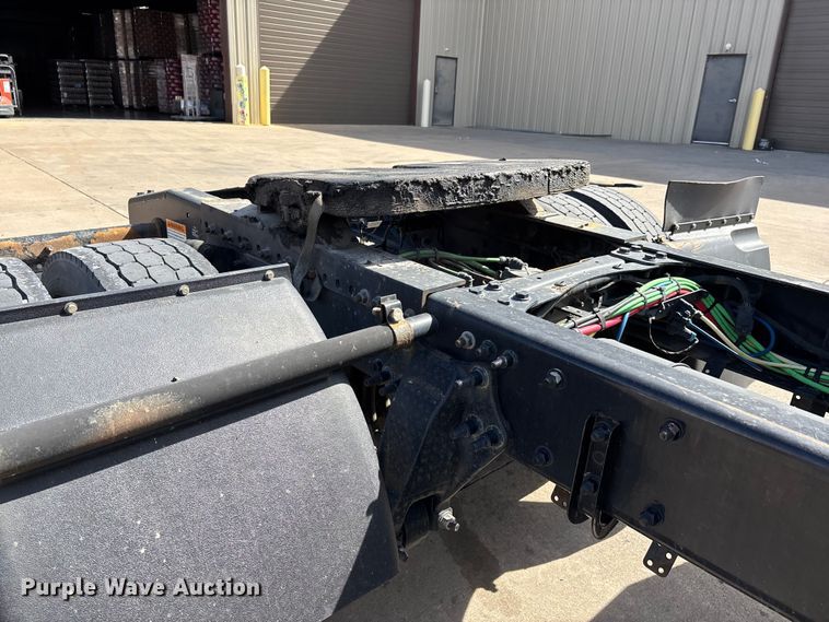 image for item DT0109 2017 Freightliner M2 semi truck