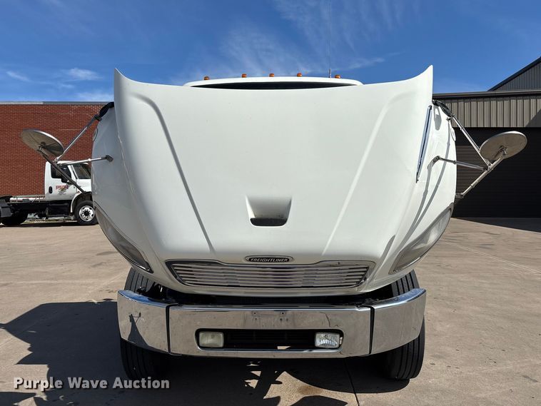 image for item DT0109 2017 Freightliner M2 semi truck