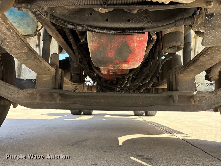 image for item DT0109 2017 Freightliner M2 semi truck