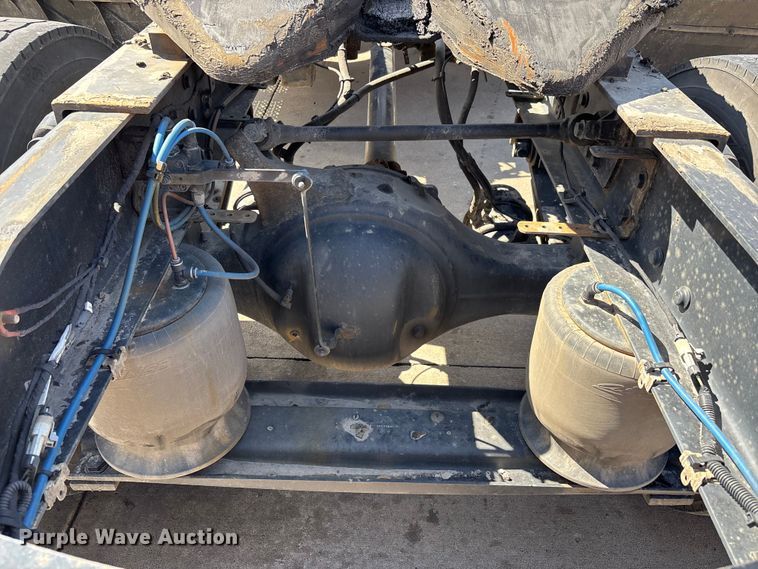 image for item DT0109 2017 Freightliner M2 semi truck