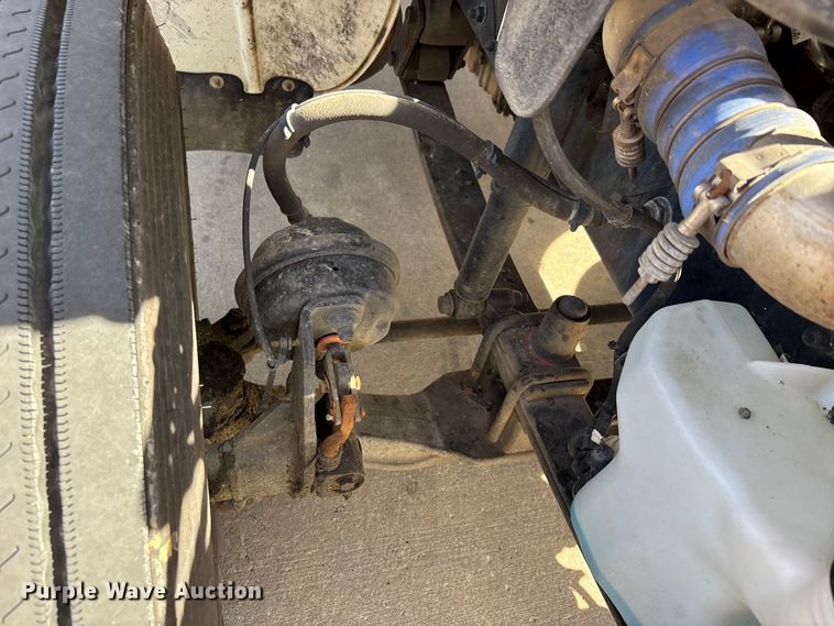 image for item DT0109 2017 Freightliner M2 semi truck