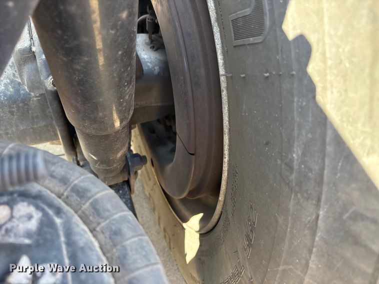 image for item DT0109 2017 Freightliner M2 semi truck