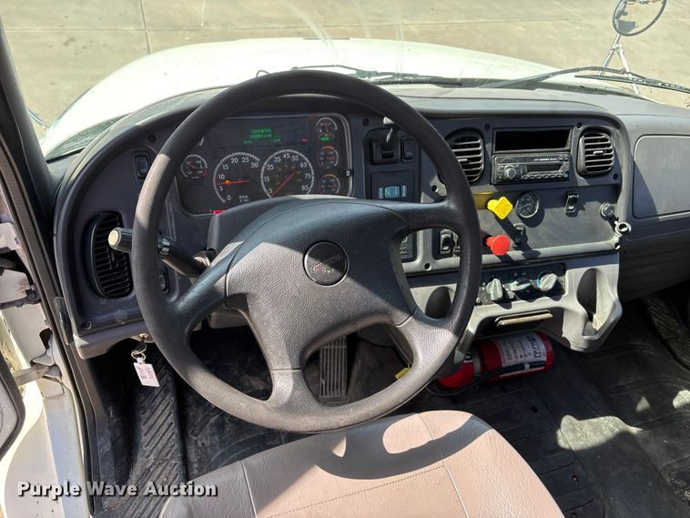 image for item DT0109 2017 Freightliner M2 semi truck