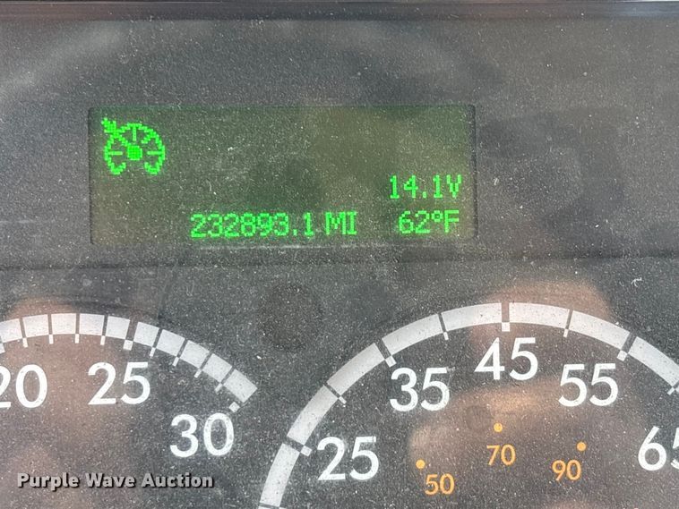 image for item DT0109 2017 Freightliner M2 semi truck