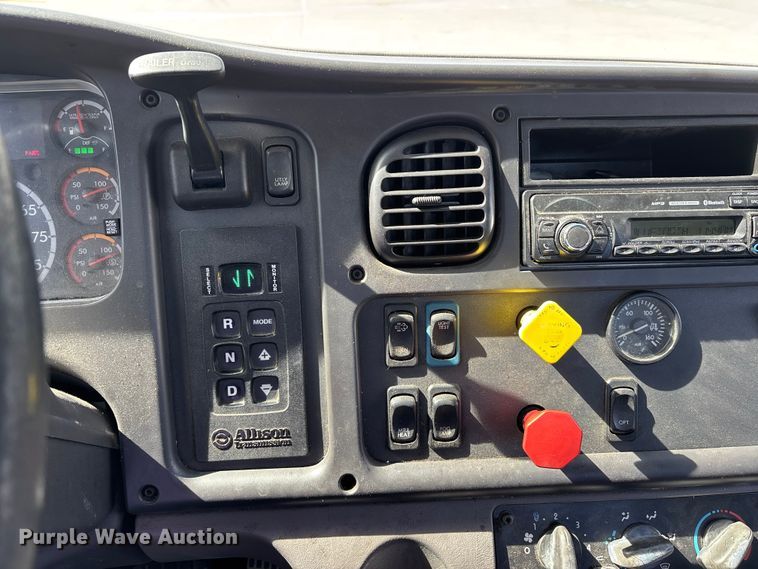 image for item DT0109 2017 Freightliner M2 semi truck