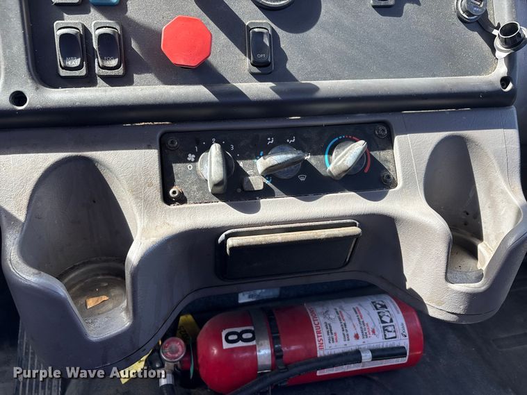 image for item DT0109 2017 Freightliner M2 semi truck