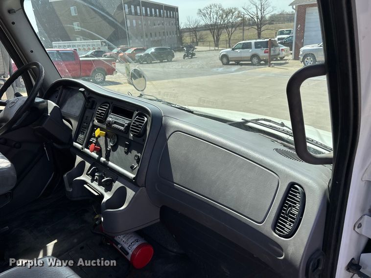 image for item DT0109 2017 Freightliner M2 semi truck