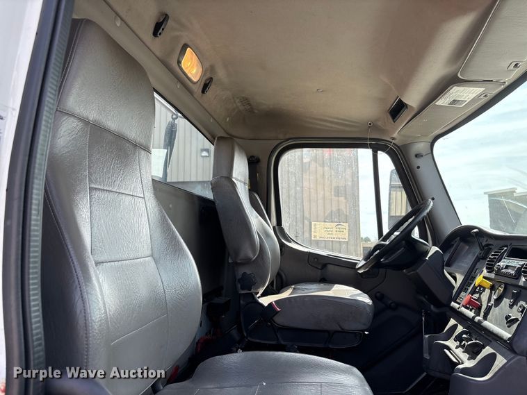 image for item DT0109 2017 Freightliner M2 semi truck