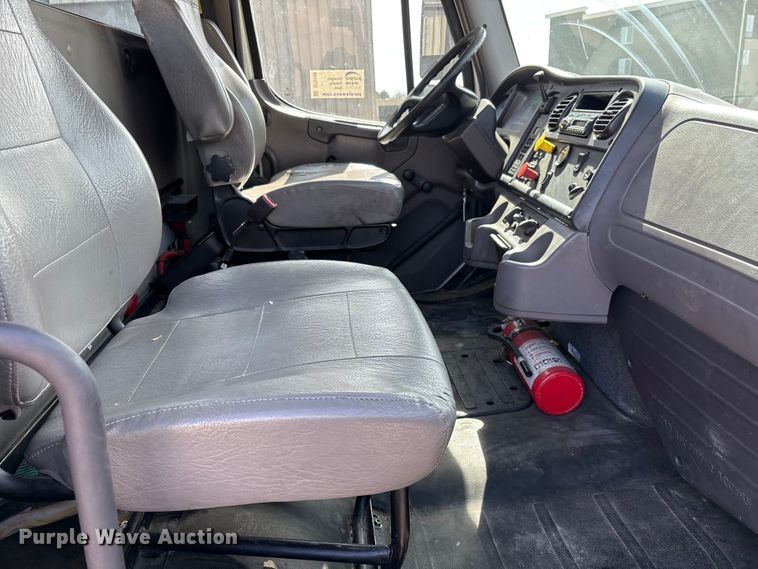 image for item DT0109 2017 Freightliner M2 semi truck