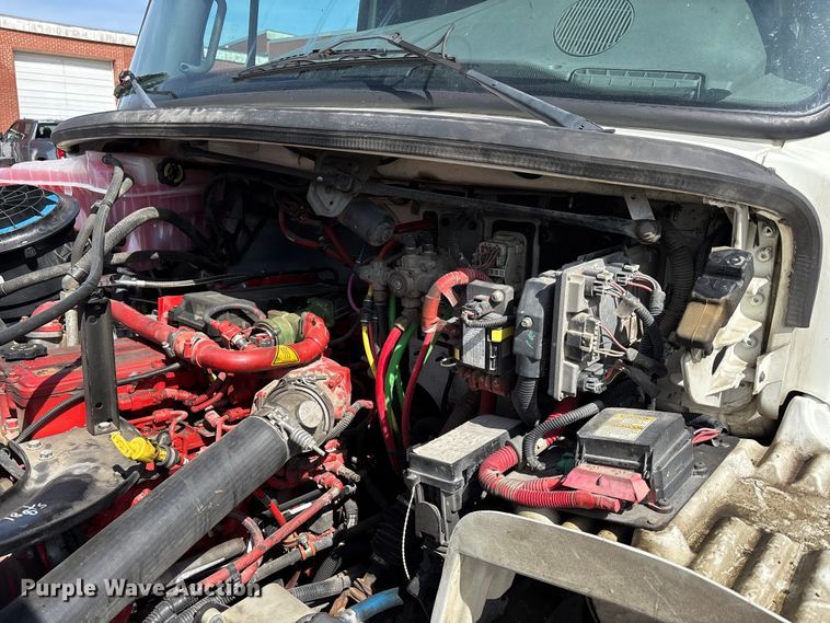 image for item DT0109 2017 Freightliner M2 semi truck