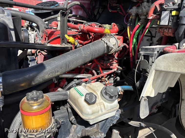 image for item DT0109 2017 Freightliner M2 semi truck